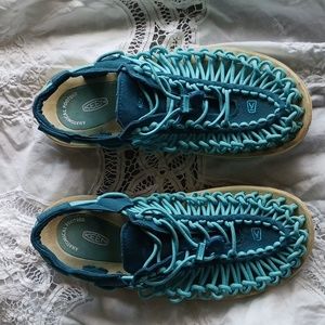 Keen Uneek unisex blue sandals size 9.5 26.5 cm